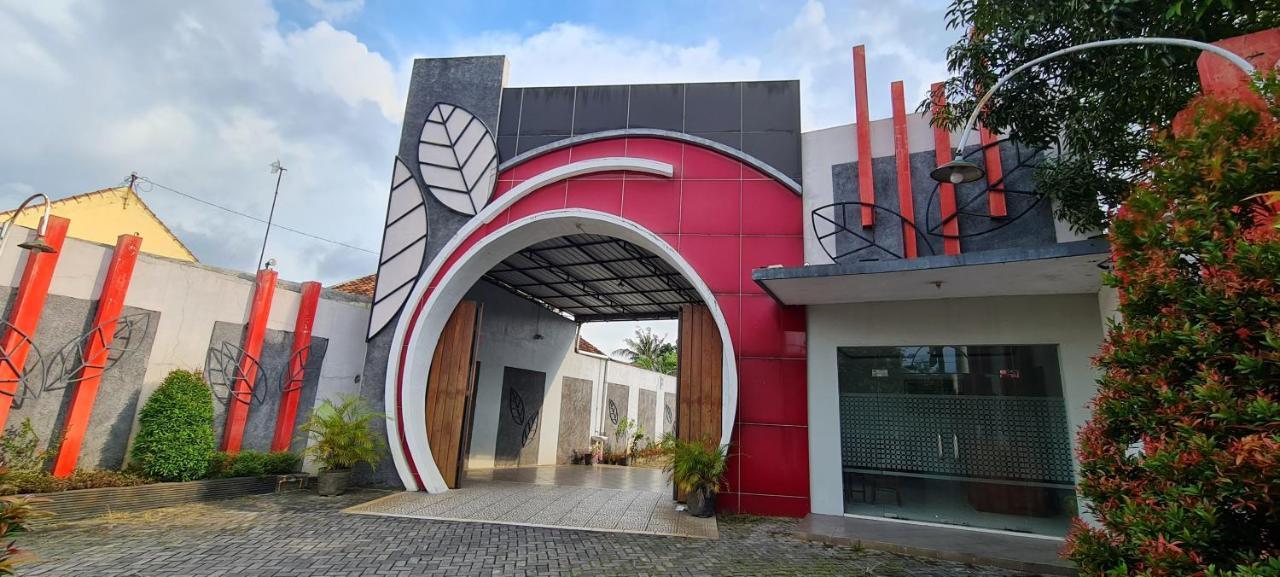 Oyo 90831 Hotel Gardenia Prambanan Джокьякарта Экстерьер фото