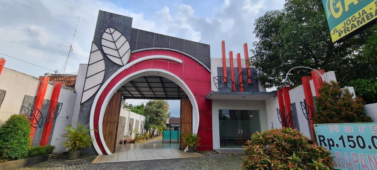 Oyo 90831 Hotel Gardenia Prambanan Surakarta  Экстерьер фото