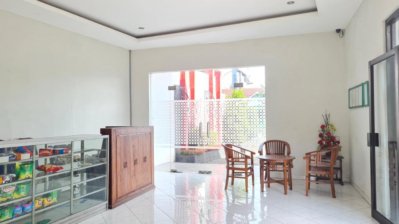 Oyo 90831 Hotel Gardenia Prambanan Джокьякарта Экстерьер фото