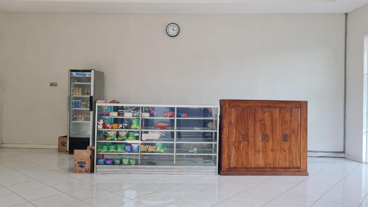 Oyo 90831 Hotel Gardenia Prambanan Surakarta  Экстерьер фото