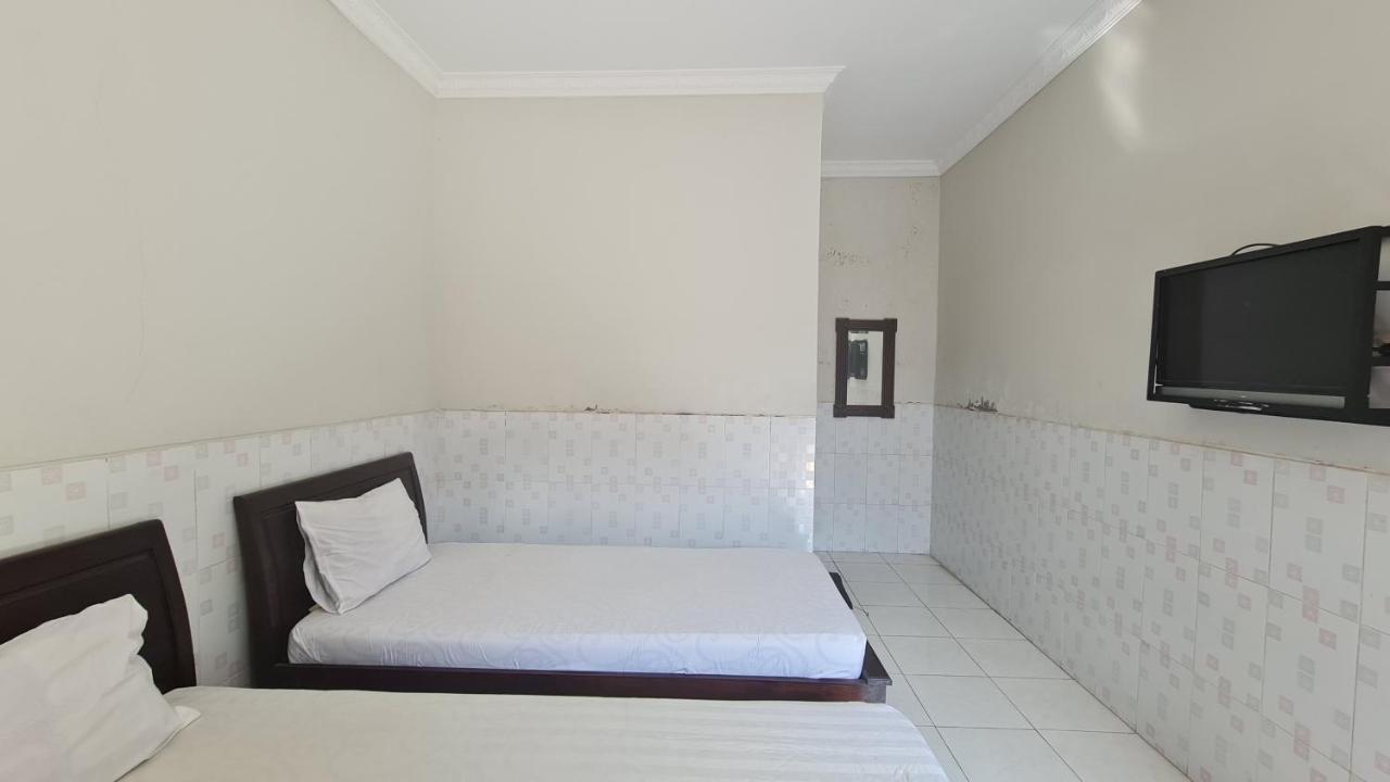 Oyo 90831 Hotel Gardenia Prambanan Джокьякарта Экстерьер фото