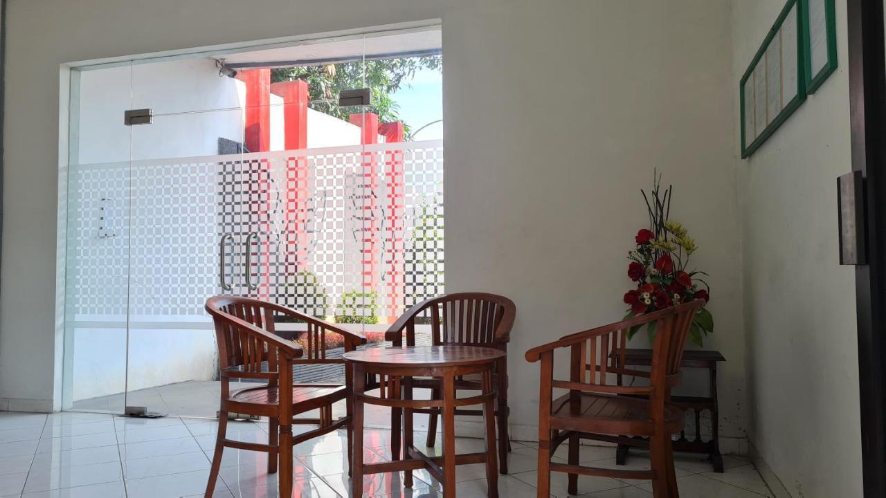 Oyo 90831 Hotel Gardenia Prambanan Джокьякарта Экстерьер фото