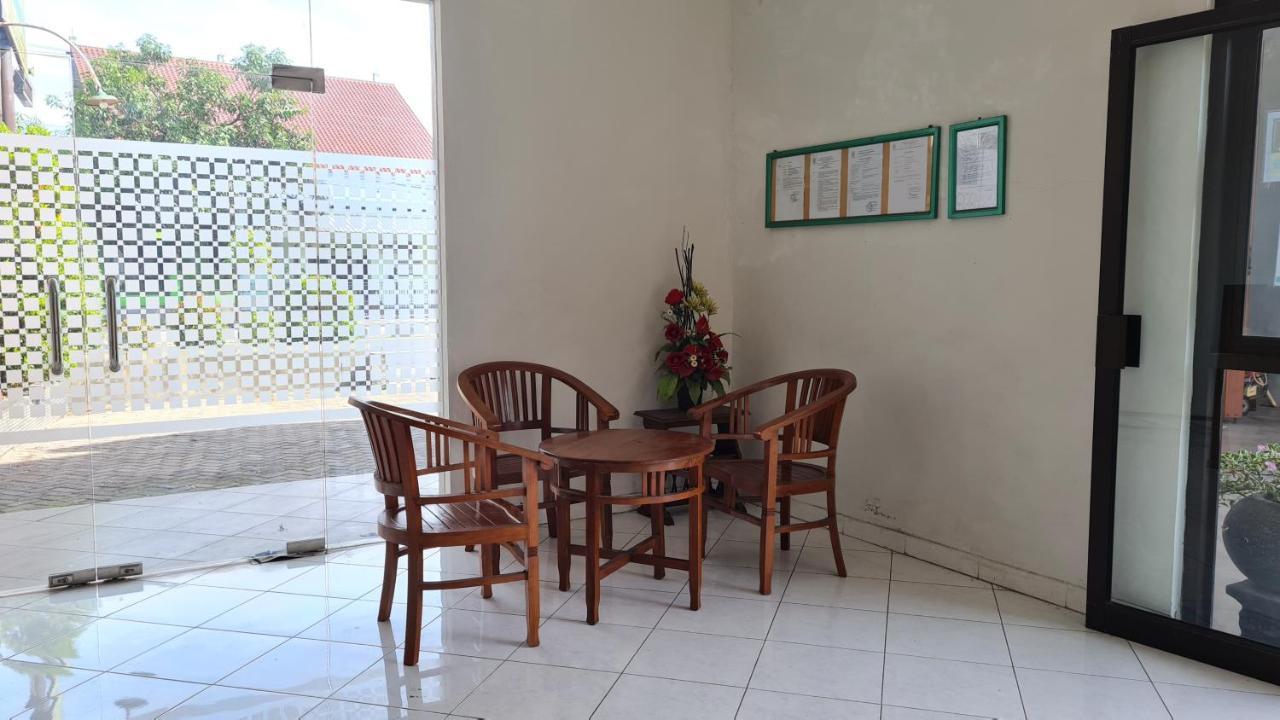 Oyo 90831 Hotel Gardenia Prambanan Джокьякарта Экстерьер фото
