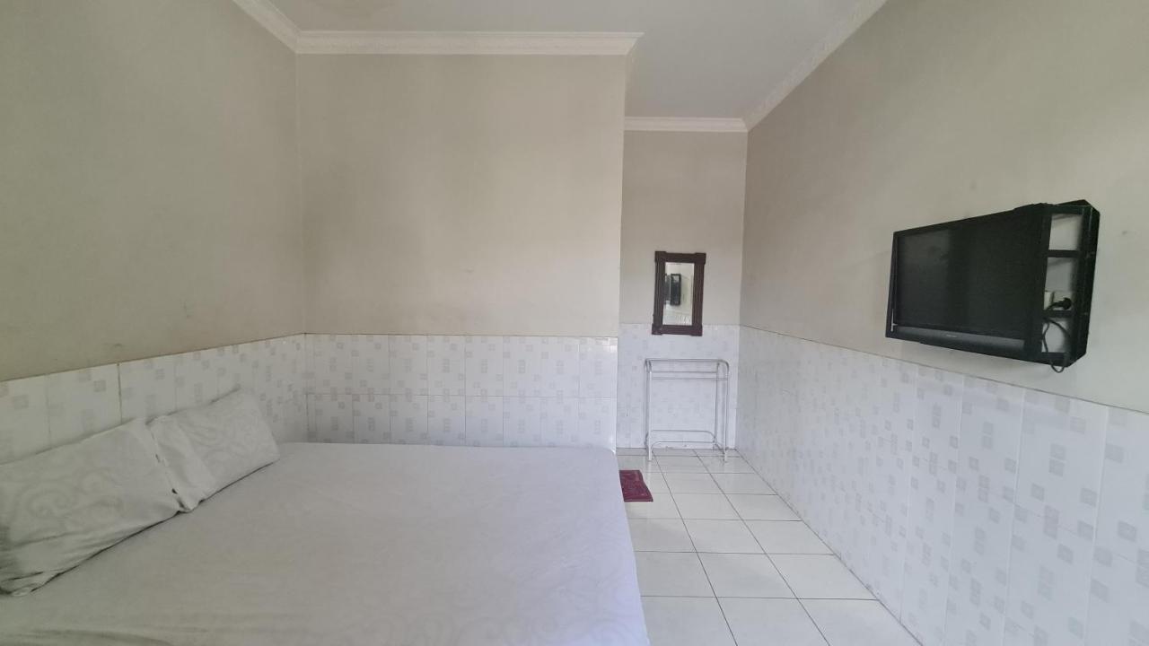 Oyo 90831 Hotel Gardenia Prambanan Surakarta  Экстерьер фото